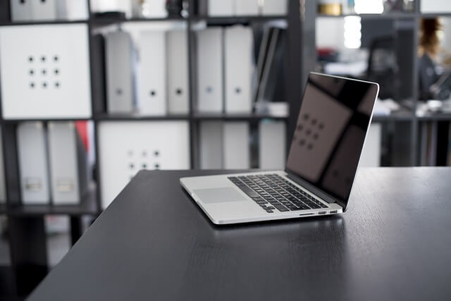 computerscherm of laptop scherm schoonmaken